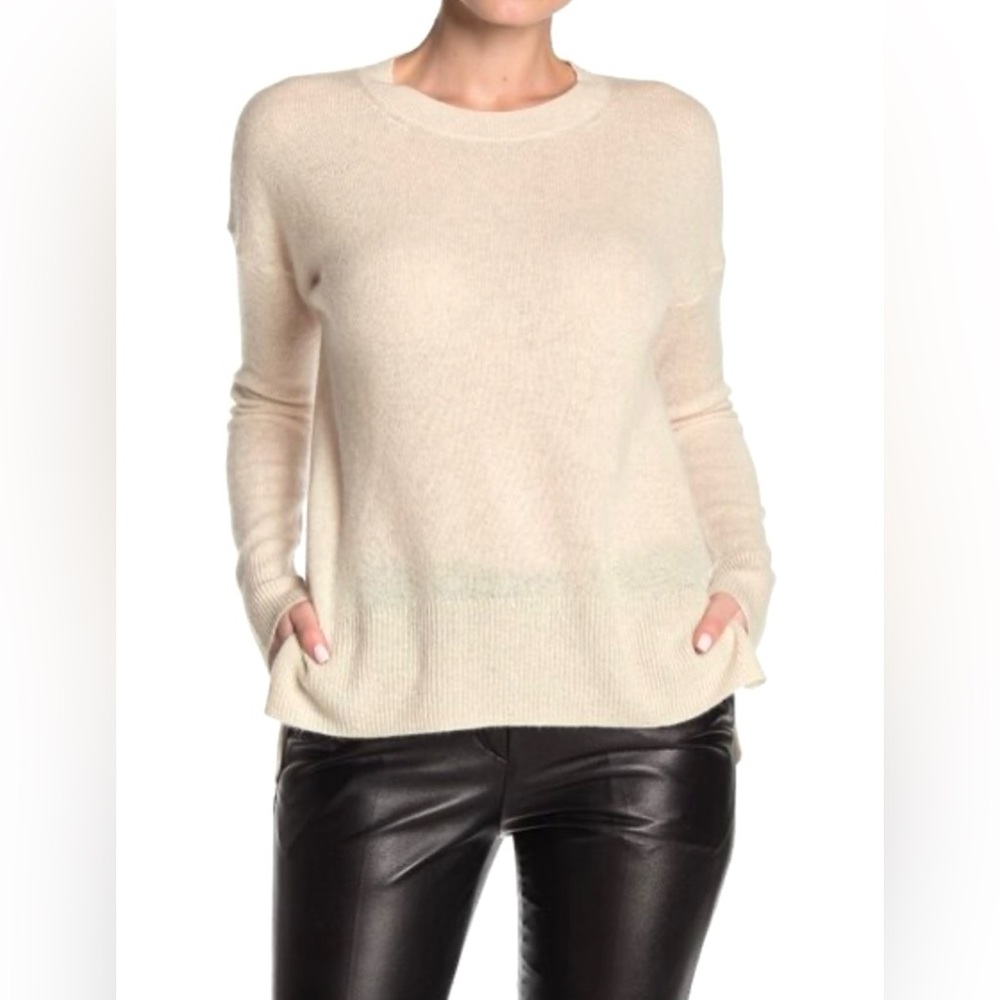 *NWOT!
Magaschoni- 100% Cashmere Ivory  Women's Crew Neck Luxury Sweater